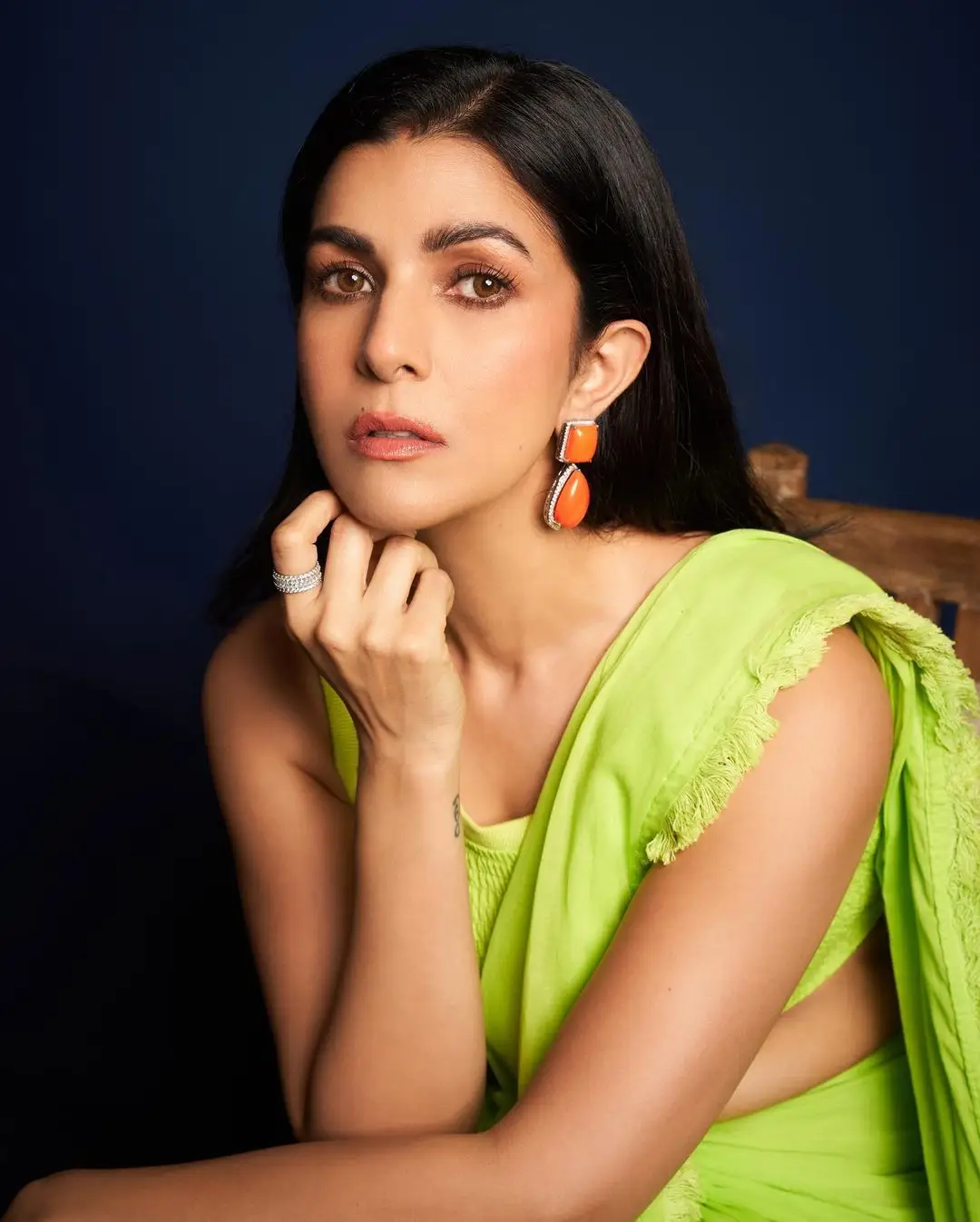 BOLLYWOOD ACTRESS NIMRAT KAUR STILLS IN GREEN SAREE